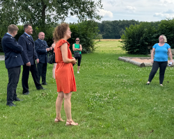 Spendenuebergabe an die Kinderfeuerwehr Oedenreuth durch den Spielzeugbasar Rosstal - Ansprache der Spender