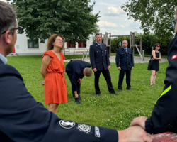 Spendenuebergabe an die Kinderfeuerwehr Oedenreuth durch den Spielzeugbasar Rosstal - Uebergabe