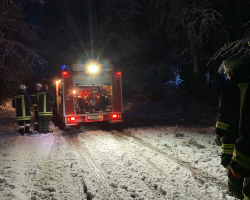 uebung feuerwehr oedenreuth baum auf strasse nacht winter schneefall wimpashof